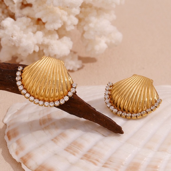 Gold Shell Earrings*Ocean Inspired Jewelry*Beach Jewelry*Vacation Jewelry* - Picture 4 of 5